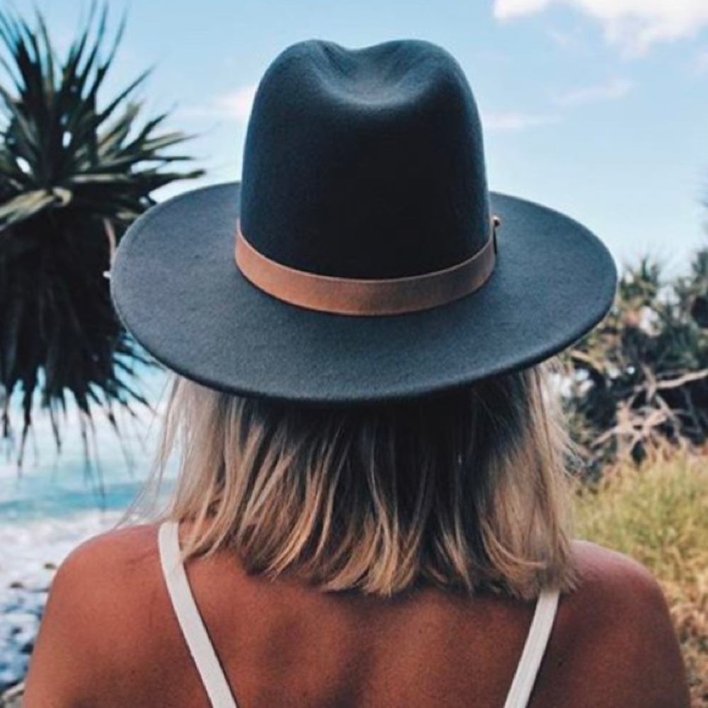 Lack of color grey hat